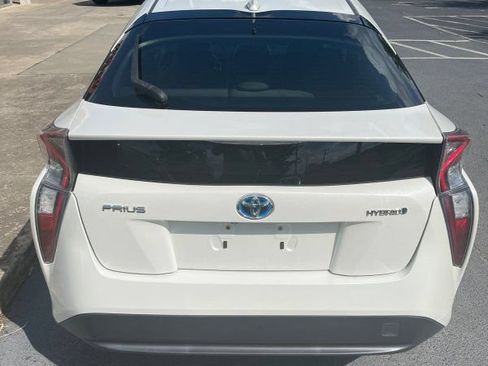 Used 2017 Toyota Prius Two w/ Carpet Mat Package FWD image 5