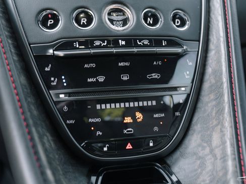 Used 2019 Aston Martin DBS Superleggera RWD image 39