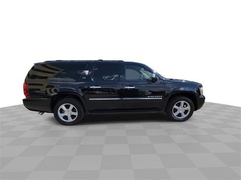 Certified 2013 Chevrolet Suburban LTZ image 9