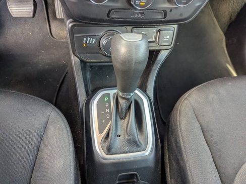 Used 2019 Jeep Renegade Sport image 13