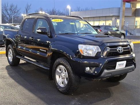 Used 2014 Toyota Tacoma 4x4 Double Cab image 2