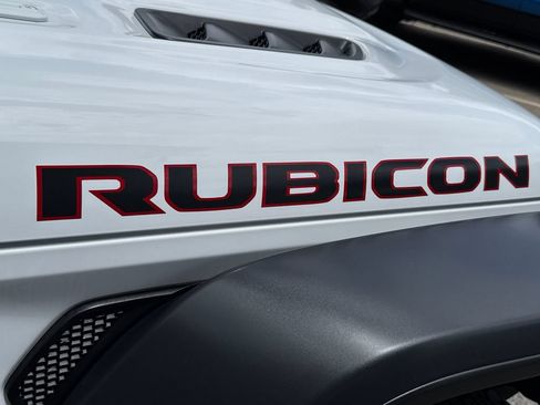 Used 2023 Jeep Wrangler Unlimited Rubicon AWD/4WD image 9