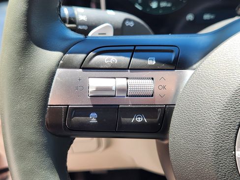 Certified 2025 Hyundai Tucson Limited AWD/4WD image 24