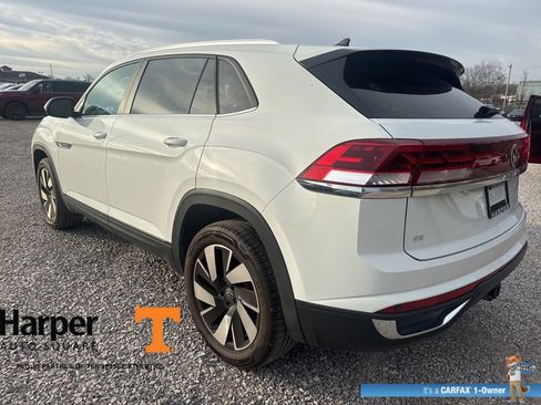 Used 2024 Volkswagen Atlas Cross Sport SE w/ Panoramic Sunroof Package image 3