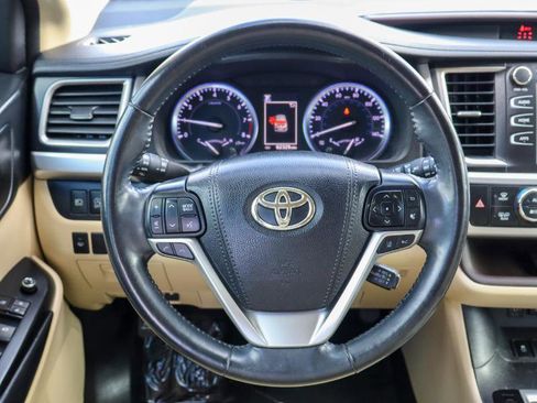 Used 2018 Toyota Highlander XLE image 15