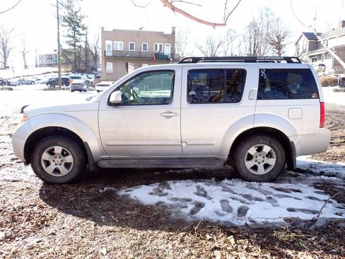 Used 2006 Nissan Pathfinder SE w/ (P01) Se Premium Pkg image 4