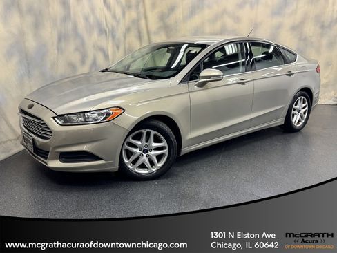 Used 2015 Ford Fusion SE image 1