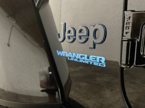 Used 2022 Jeep Wrangler Unlimited Sahara AWD/4WD image 95