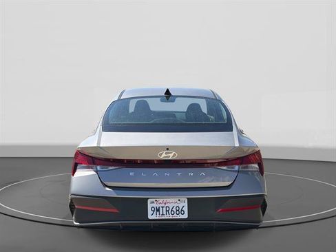 Used 2024 Hyundai Elantra SEL FWD image 5