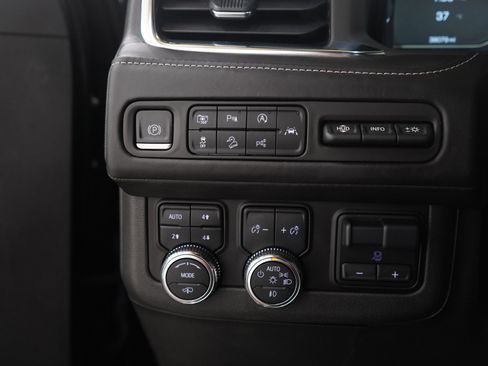 Used 2023 GMC Yukon XL Denali Ultimate image 30