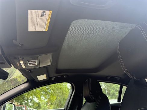 Used 2019 Jaguar XE S RWD image 11