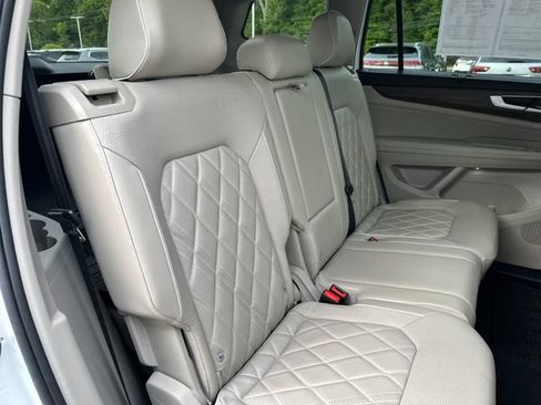 Certified 2024 Volkswagen Atlas SEL Premium R-Line AWD/4WD image 38