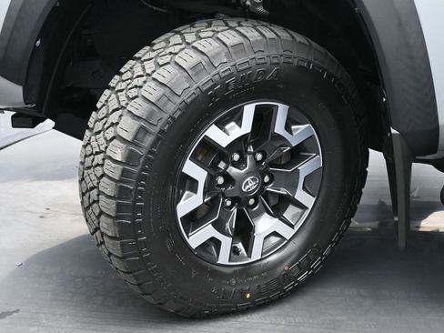 Used 2021 Toyota Tacoma TRD Off-Road AWD/4WD image 20