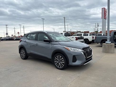 Used 2024 Nissan Kicks SV FWD image 2