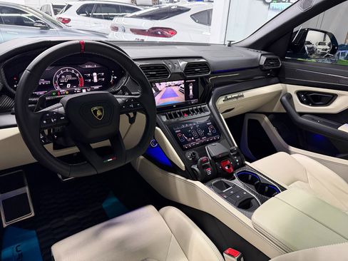 Used 2023 Lamborghini Urus S image 24