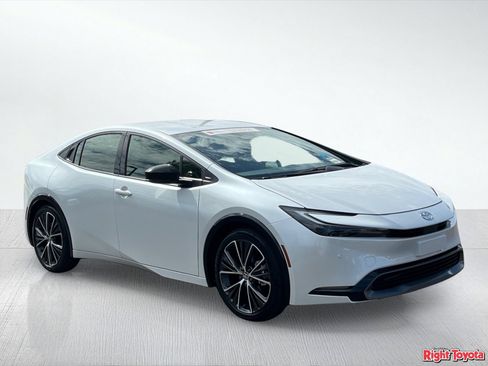 Certified 2026 Toyota Prius XLE FWD image 9