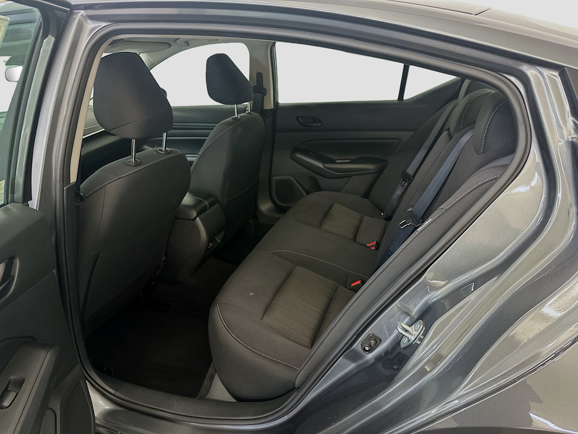 Used 2025 Nissan Altima 2.5 SV FWD image 28