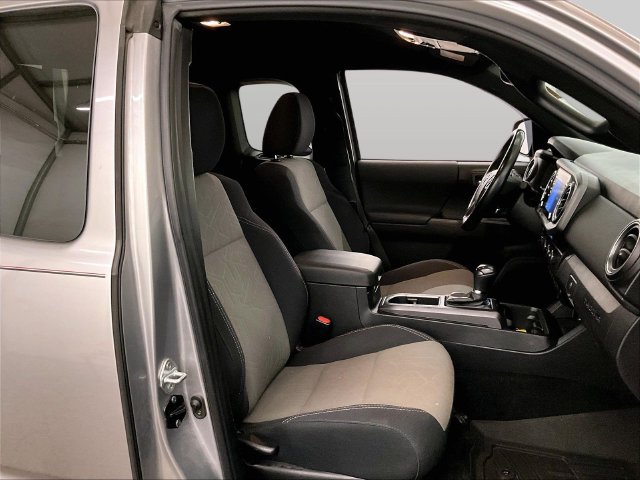 Used 2021 Toyota Tacoma TRD Sport w/ TRD Premium Sport Package AWD/4WD image 7