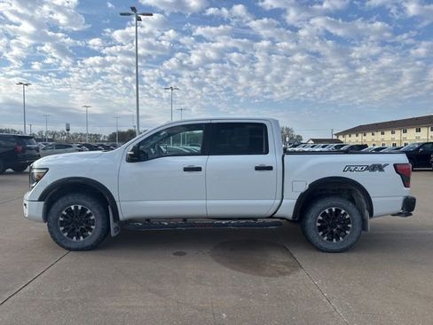 Used 2021 Nissan Titan PRO-4X w/ Pro-4x Convenience Package image 6