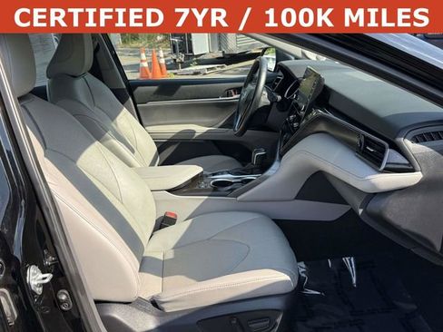 Used 2024 Toyota Camry XLE w/ Navigation Package image 10