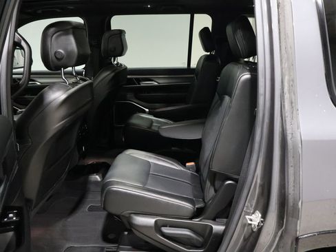 Used 2023 Jeep Wagoneer Series II image 19