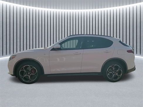 Used 2022 Alfa Romeo Stelvio Ti image 6