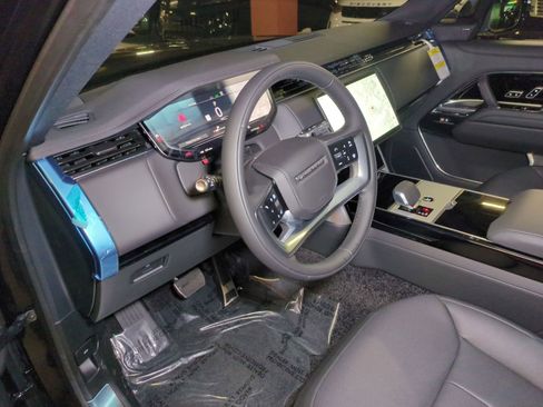 New 2026 Land Rover Range Rover Long Wheelbase SE AWD/4WD image 16
