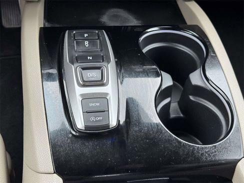 Used 2022 Honda Pilot Touring image 6