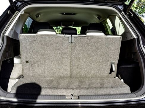 Used 2024 Volkswagen Tiguan SE image 30