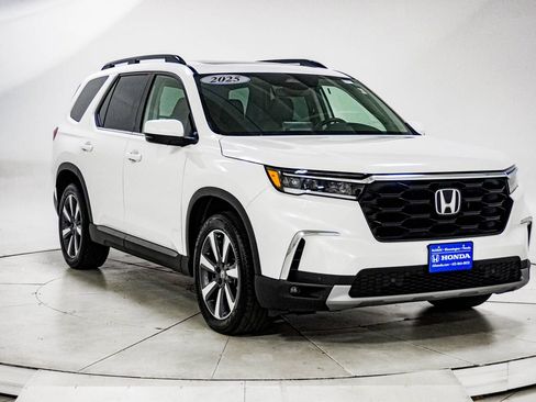 Used 2025 Honda Pilot Touring image 15