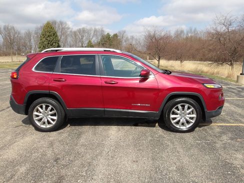 Used 2016 Jeep Cherokee Limited image 2