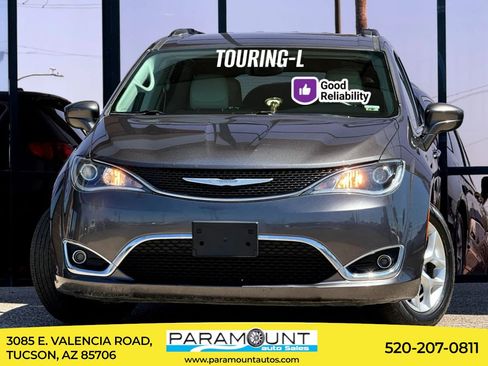 Used 2017 Chrysler Pacifica Touring-L w/ Tire & Wheel Group FWD image 1