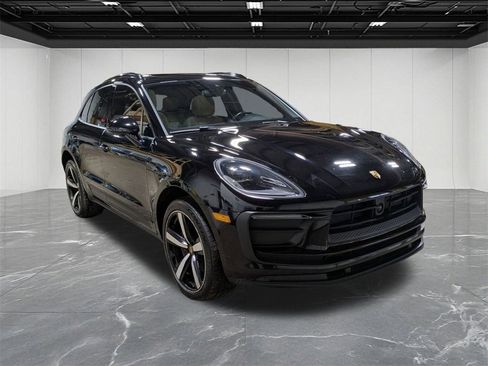 Used 2022 Porsche Macan w/ Premium Package Plus image 7