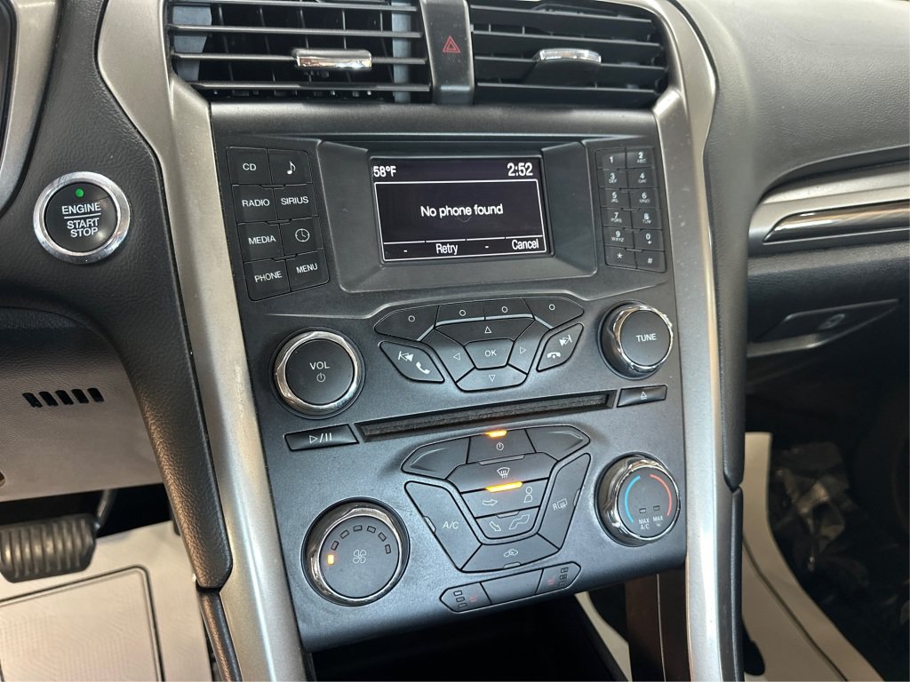 Used 2017 Ford Fusion SE AWD/4WD image 23