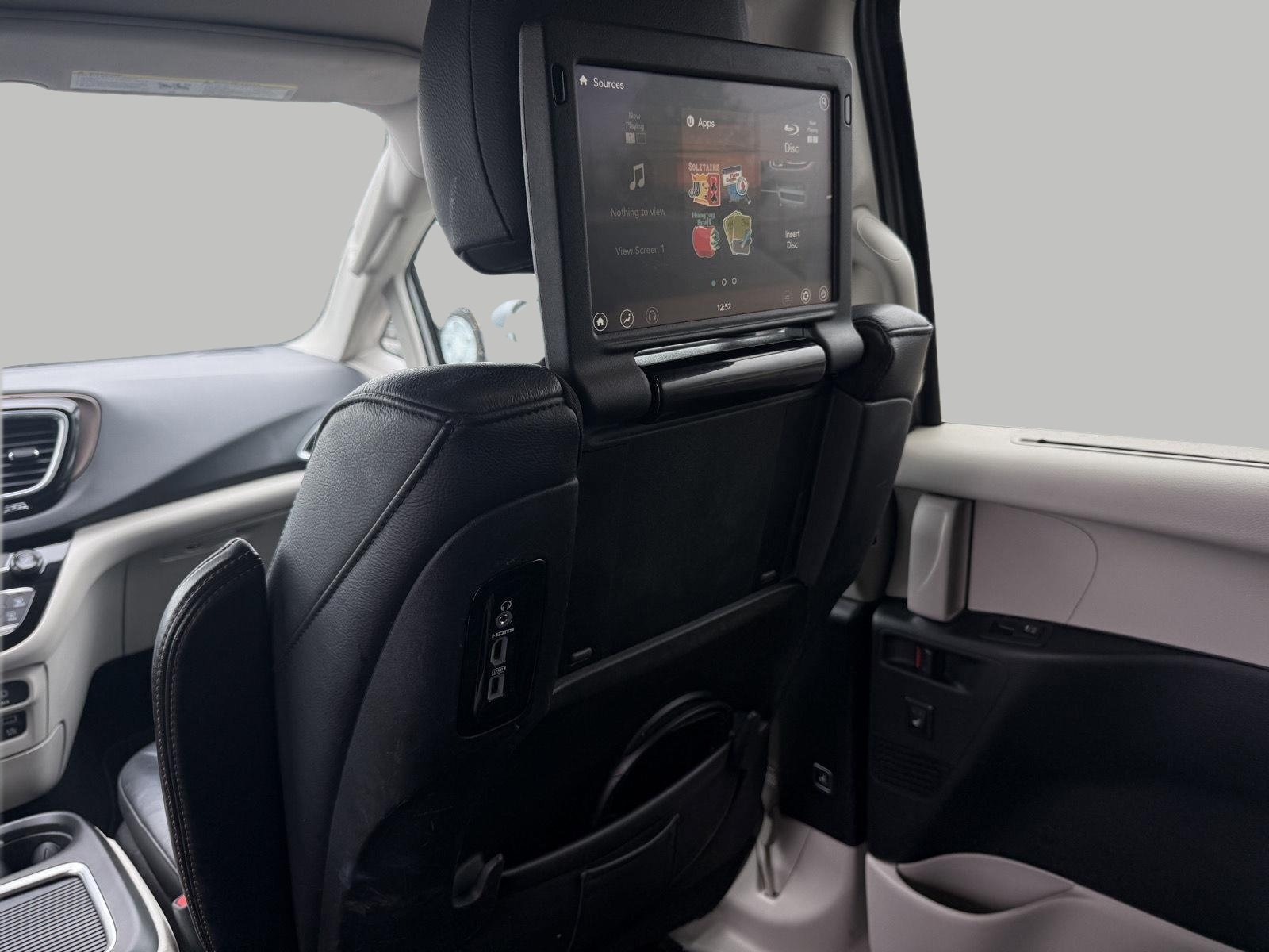 Used 2018 Chrysler Pacifica Touring-L Plus FWD image 31
