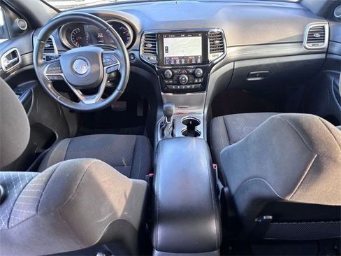 Used 2019 Jeep Grand Cherokee Laredo w/ 18" Wheel & 8.4" Radio Group image 26