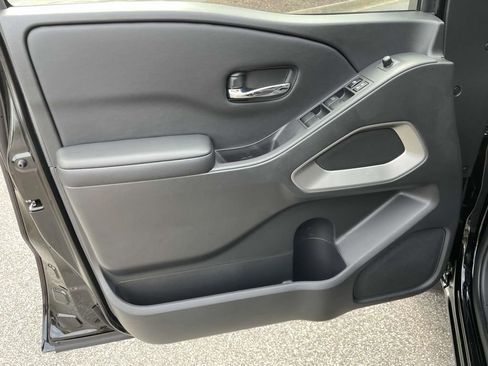New 2025 Nissan Frontier SV w/ SV Convenience Package RWD image 13