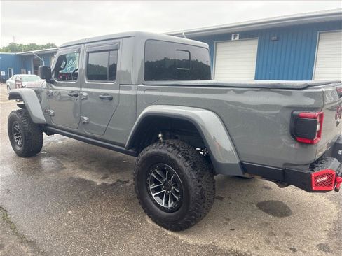 Used 2023 Jeep Gladiator Rubicon w/ LED Lighting Group AWD/4WD image 8