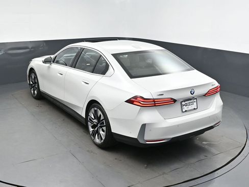 Certified 2025 BMW 530i xDrive w/ Premium Package image 33