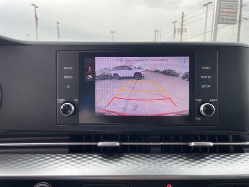 Used 2024 Kia Carnival LX image 27