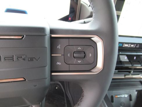 New 2025 GMC Hummer EV 2X image 18