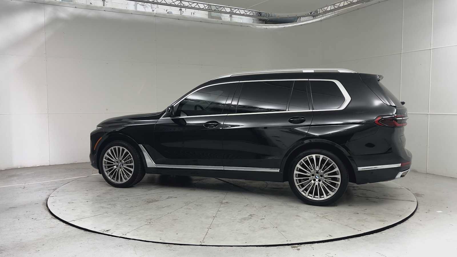Used 2023 BMW X7 xDrive40i w/ Premium Package AWD/4WD image 3