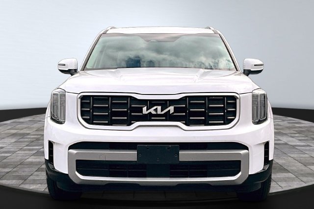 Certified 2023 Kia Telluride S w/ S Sunroof Package AWD/4WD image 2