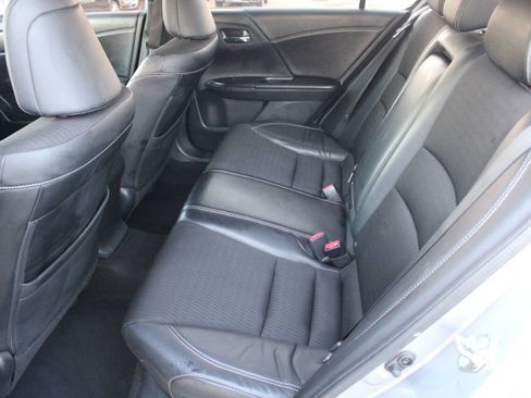 Used 2017 Honda Accord Sport image 10