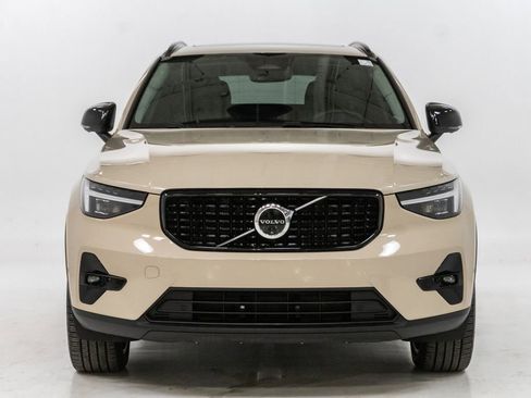 Used 2025 Volvo XC40 B5 Plus w/ Climate Package AWD/4WD image 6