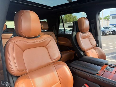 Used 2021 Lincoln Navigator Reserve w/ Luxury Package AWD/4WD image 37