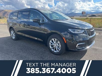 New 2026 Chrysler Pacifica Select