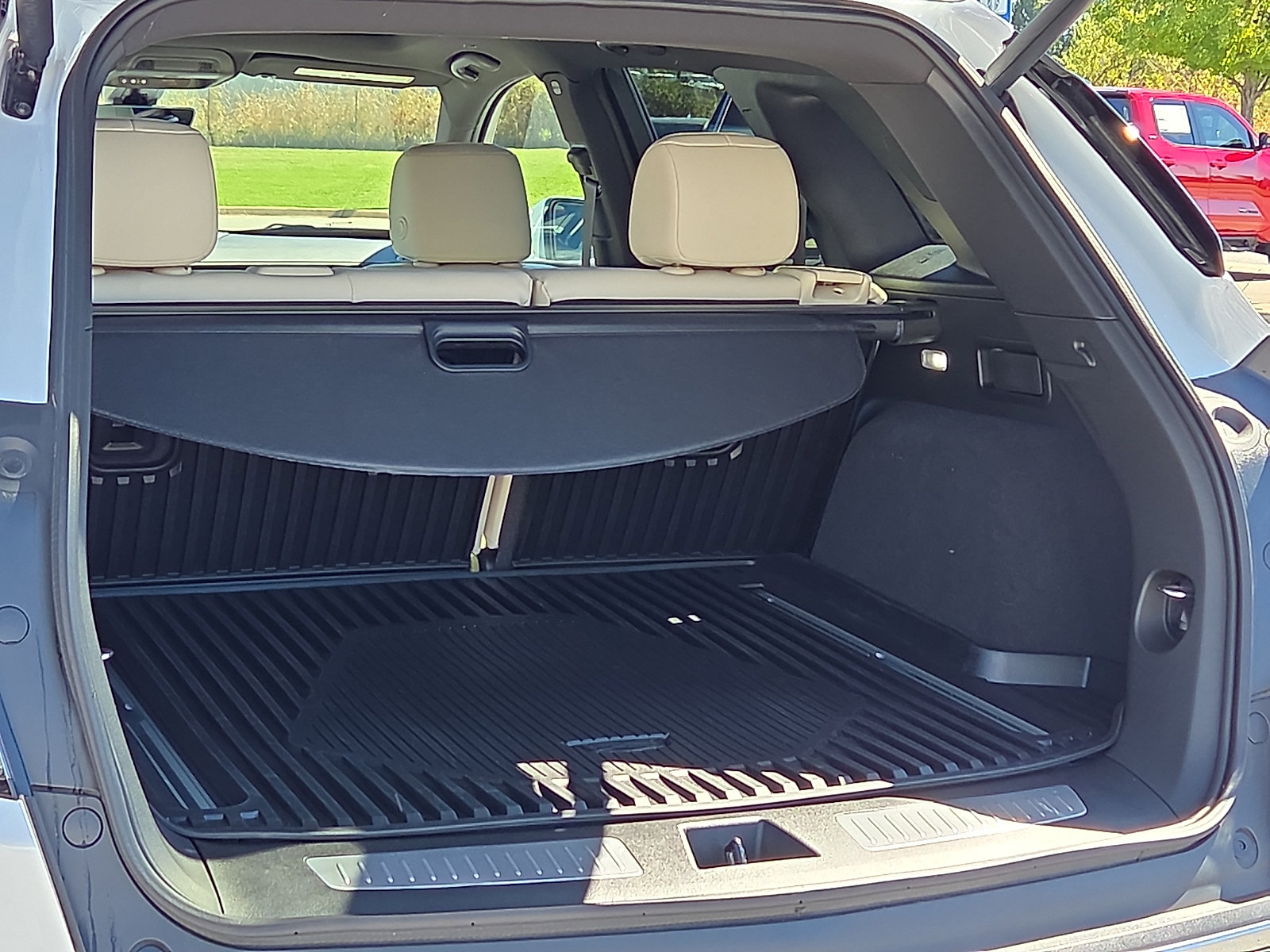 Used 2026 Cadillac XT5 Sportv w/ LPO, Floor Liner Package AWD/4WD image 9