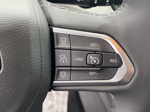 Used 2023 Jeep Compass Limited image 15