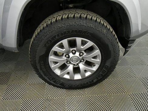 Used 2016 Toyota Tacoma SR5 w/ SR5 Appearance Package (DN) image 17